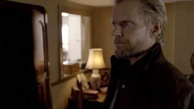 - Who are you?
- D.I. Fink. - Snatch