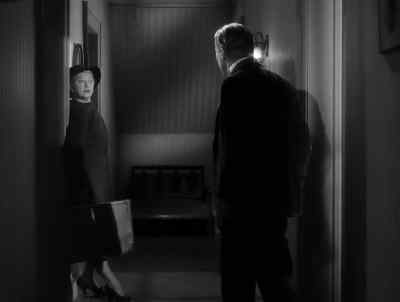 - Who are you?
- I'm the maid. - Monsieur Verdoux