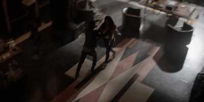 -WHO ARE YOU?
-WHAT'S WRONG WITH YOU? - Batwoman