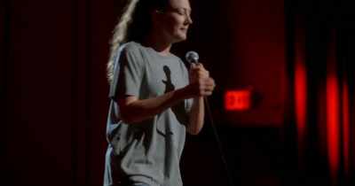 ♪ Who cares, who cares ♪ - Jacqueline Novak: Get on Your Knees
