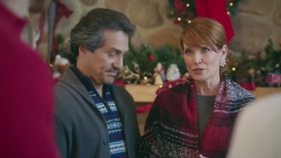 Who comes along to apply
last minute dinner supplies? - Christmas in Pine Valley