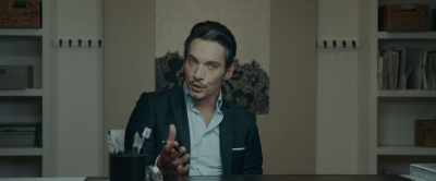 - Who do you work for?
- If you allow me to do my job, maybe you'll... - The Shadow Effect