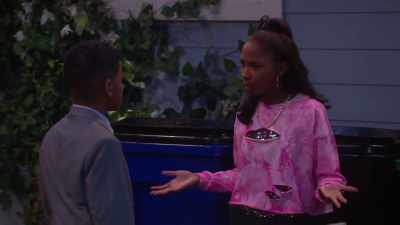 Who eats these pies, Marky? Who? - That Girl Lay Lay