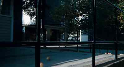 Who got shot? -A policewoman. - Sitting Target