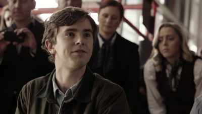 Who here has a sharp knife,
blade five inches or longer? - The Good Doctor