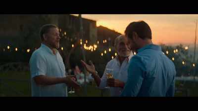 Who is this man that try to shake my hand? - Toscana