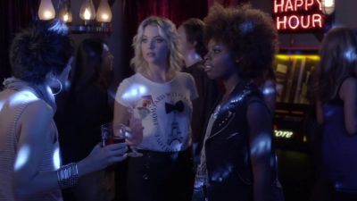 WHO IS THIS PEROXIDE
PIECE OF TRASH? - Pretty Little Liars