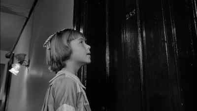 - Who is it?
- It's me, Addie. - Paper Moon
