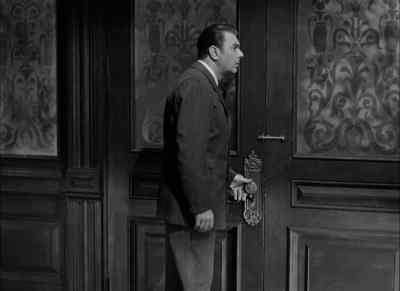 - Who is it?
- It's me, the constable. - The Spiral Staircase