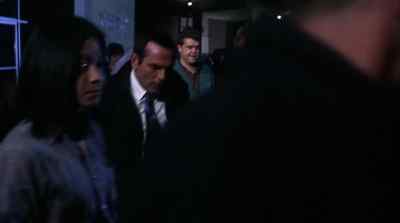 -Who is it?
-Ross. Two guys got him with a shotgun. - Bullitt
