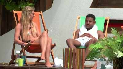 ‐Who knows what I'm thinking?
‐(OLIVER LAUGHS) - Love Island