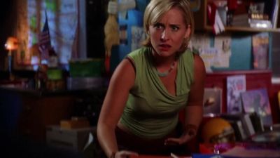 Who pulled a Paul bunyan on the desk? - Smallville