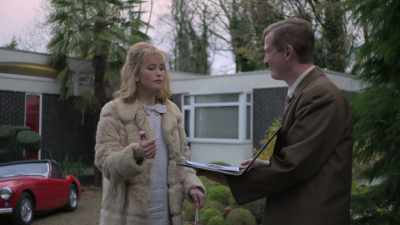 - Who shall I make it out to?
- Sidney. - Funny Woman