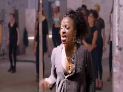 Who splits tens
on a $20,000 hand? - America's Next Top Model