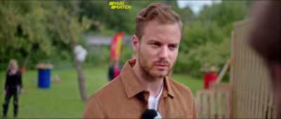 - Who is that?
- Come here, sweetie. What's your name? - Just Say Yes