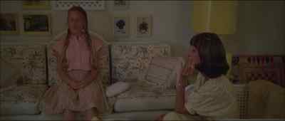- Who was that guy out there?
- I told ya about Edgar. - 3 Women