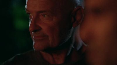 Who is that man, John? - Lost