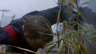 - Whoa, Casey!
Help me get him out! - Chicago Fire
