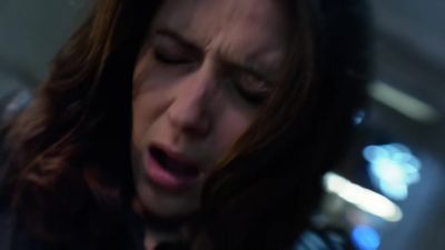 Whoa, easy. Hey... - Supergirl