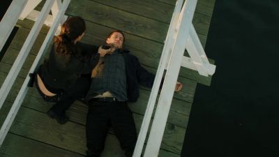 Whoa! Easy.
Stay away! - NCIS: Los Angeles