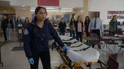 - Whoa!
- Get outta my way! - Chicago Fire
