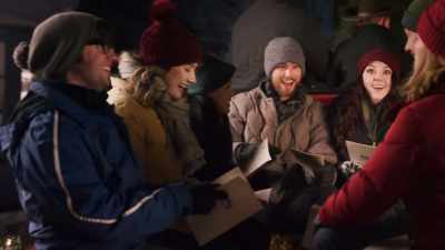 - Whoa!
- Here we go. - The Christmas Listing