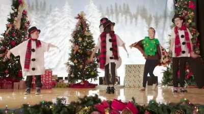 Whoa, I can't believe I'm
missing Olivia's pageant. - A Christmas in Tennessee