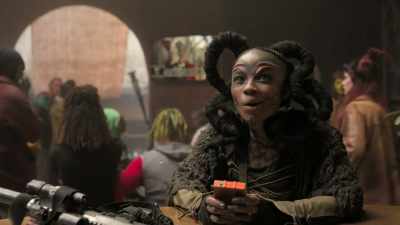 -Whoa!
-[reporter] With the leadership - Vagrant Queen