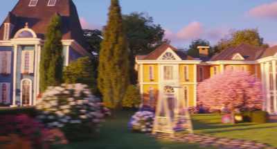Whoa! That is cool.
- Are we really gonna live here? - Despicable Me 4