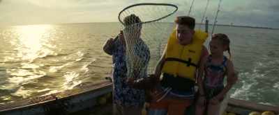 - Whoa, that's cool.
- When was the last time he cut his toenails, seriously? - The Beach Bum