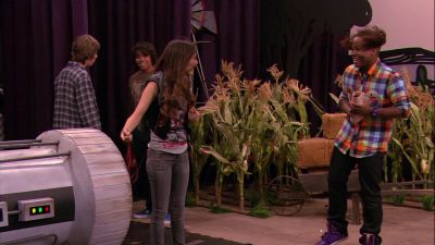 - WHOA, THAT'S INSANE! - Victorious