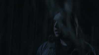Whoa, whoa.
What are you doing? - The Walking Dead: World Beyond