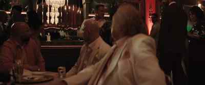 Whoa, whoa, whoa.
- What are you doing behind the bar? - Wolfs
