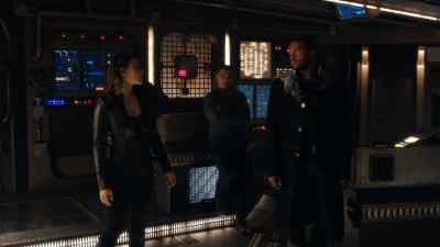 - Whoa. Whoa, whoa. Whoa, whoa.
- Easy. Easy there. - Dark Matter