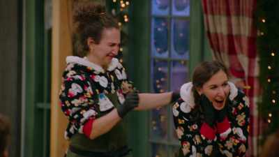 - Whoo!
- Ohh! - Baking It