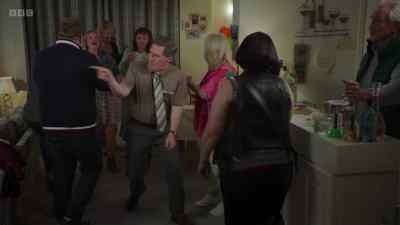 Who's for another drink? Yeah,
I'll get these. Shall we get
a round before it gets busy?   Yeah. - Gavin & Stacey: The Finale