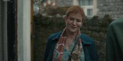 Who's asking?
I'm a friend. Beth. Saunders. - The Pact