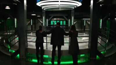 WHO'S GETTING THE LIGHTS? - Arrow