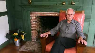 Who's this man?
How'd he get on set? - The Movies That Made Us