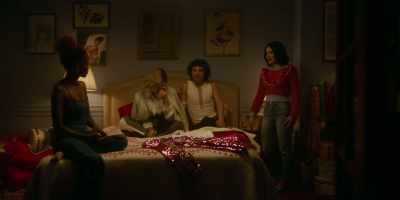-Who's Marci?
-No, never mind. - Katy Keene