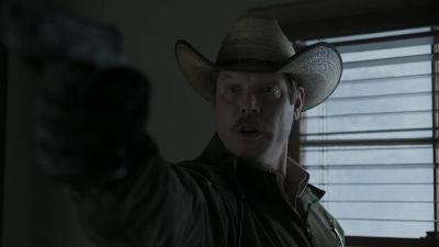 - Who's out there?
- I have no idea. - 9-1-1: Lone Star