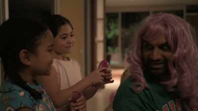-Who's pretty?
Who's pretty? I'm  pretty?
-[laughing] - On Becoming a God in Central Florida