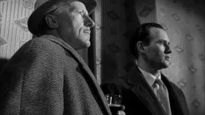 - Who's the guv'nor here?
- I am. Why? - The Frightened City