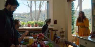 -Whose devil child is this?
-DAVID: Hi, Violet. - Christmas on the Farm