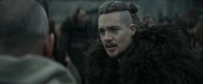 -Why is Aethelstan doing this?
-He says to unite Christians. - The Last Kingdom: Seven Kings Must Die
