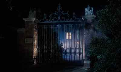 - Why are we stopping here, sarge?
- There's a house. - Carry on Screaming!