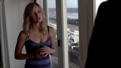 - Why are you telling me about him?
- I don't want to see you get hurt. - Ray Donovan