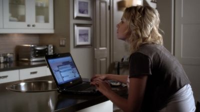WHY ARE YOU SITTING
IN THE DARK? - Pretty Little Liars