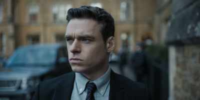- Why aren't you returning my calls?
- Pardon me, ma'am, - Bodyguard