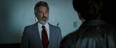 - Why ask me?
- To know what he thinks of my arrest. - Dusk for a Hitman